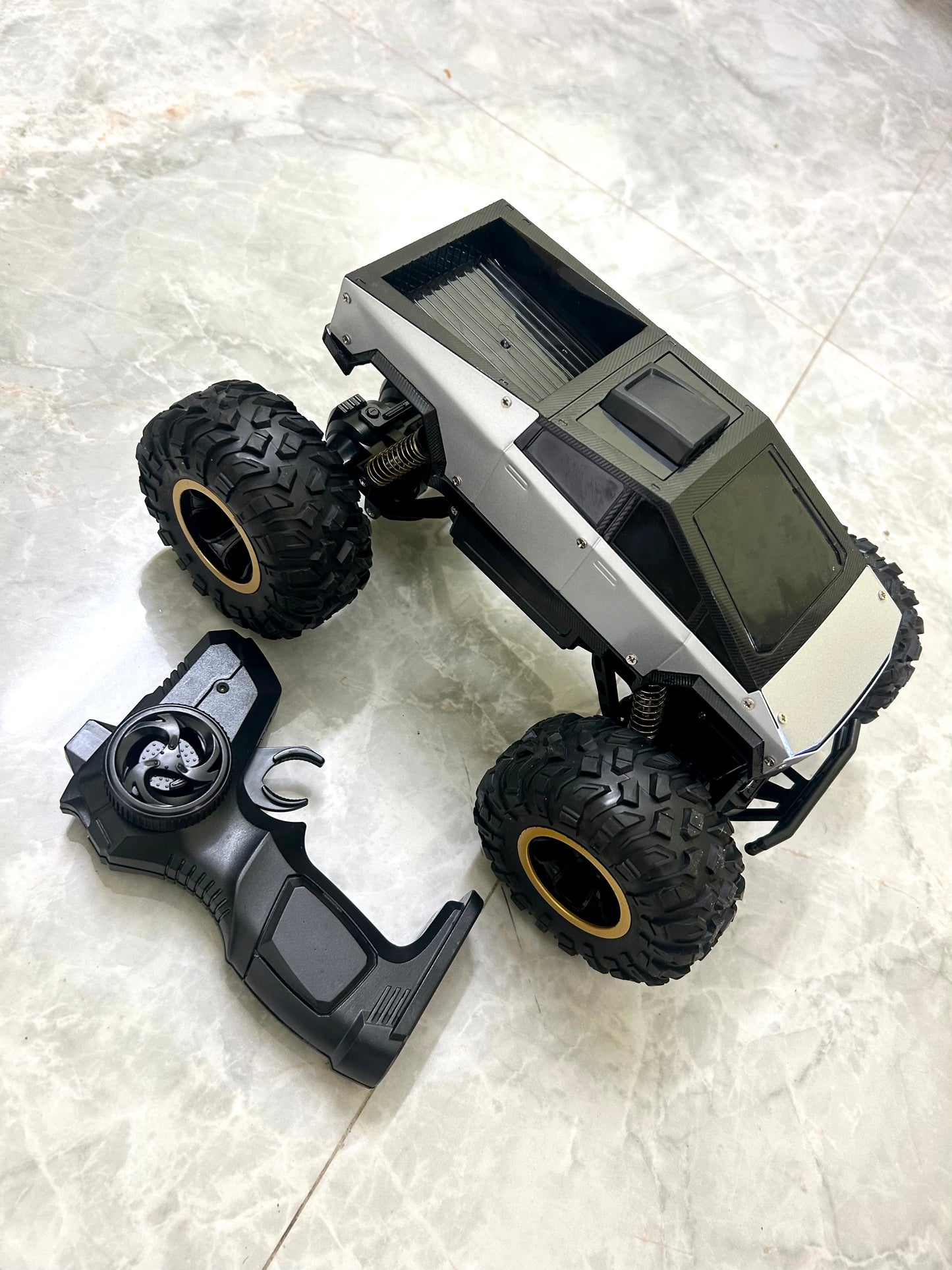 Tesla Cyber Truck Camera RC Car (4WD)