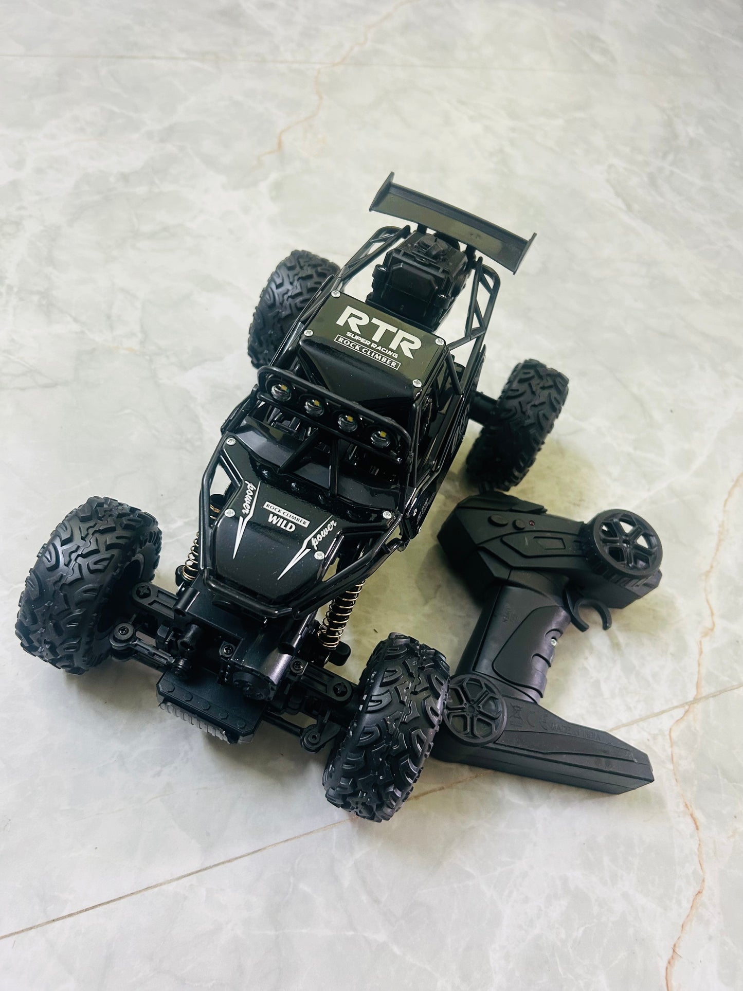 ￼ 4WD off-road rock climber