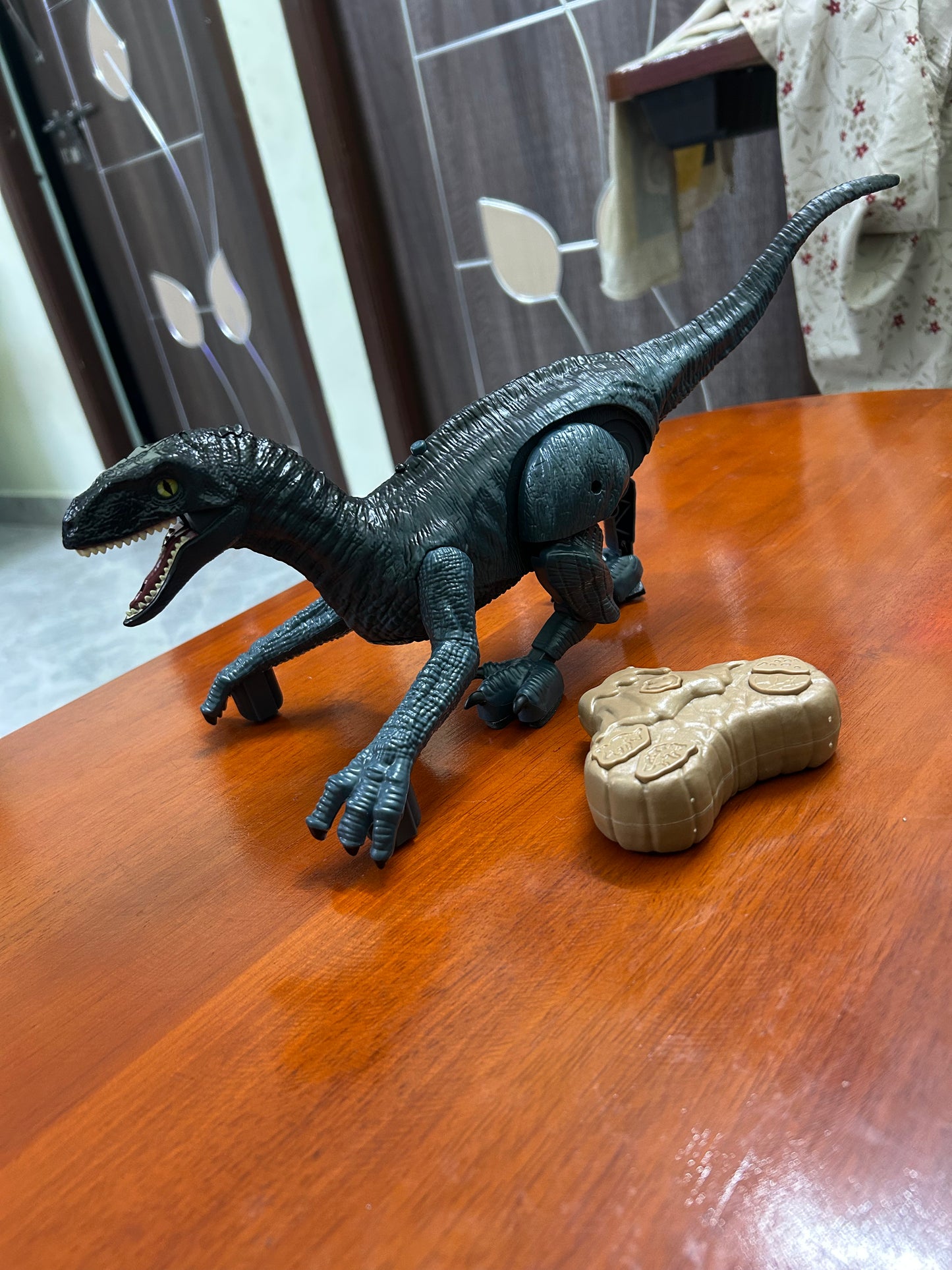 RC Dinosaur | smoke effect, remote control 🦕